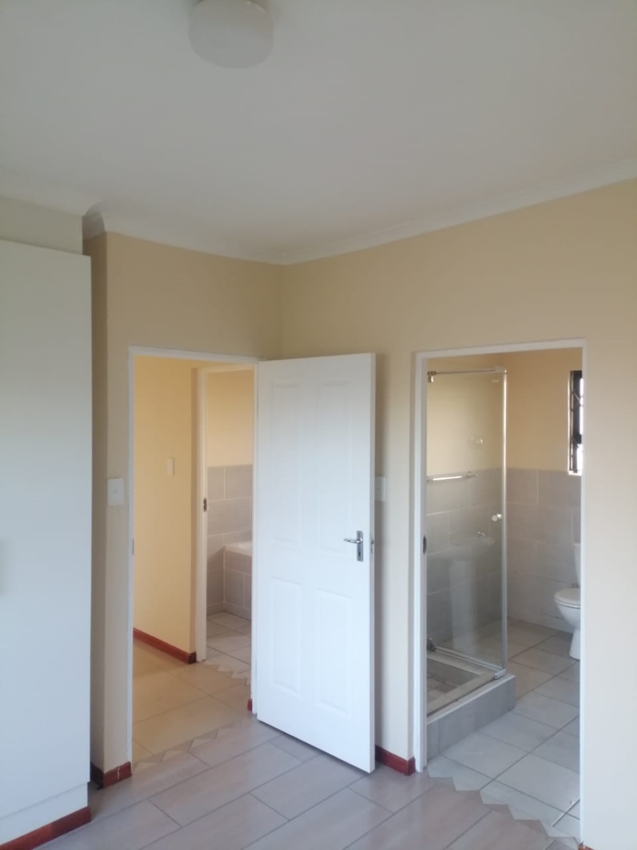 To Let 2 Bedroom Property for Rent in Cove Rock Eastern Cape